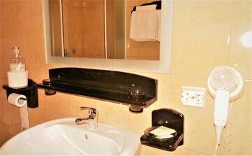 Фото номера Двухместный номер с 2 отдельными кроватями Отель Hotel Sonne г. Сибиу 36