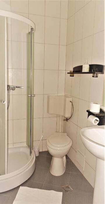 Фото номера Двухместный номер с 2 отдельными кроватями Отель Hotel Sonne г. Сибиу 13