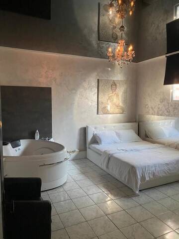 Фото номера Номер Делюкс с кроватью размера «king-size» Гостевой дом Casa Rania Jacuzzi г. Сибиу 9